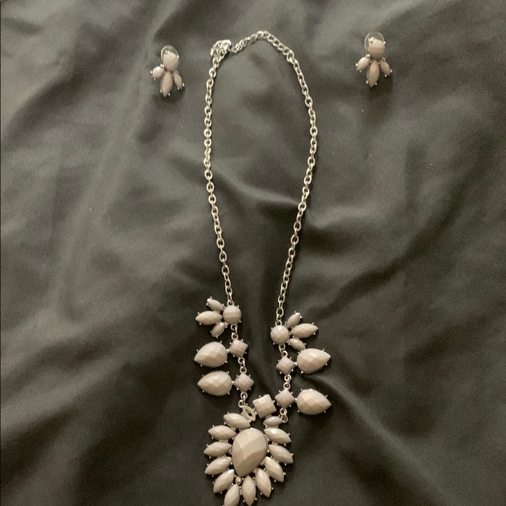 Elegant Silver and Gray Necklace Set